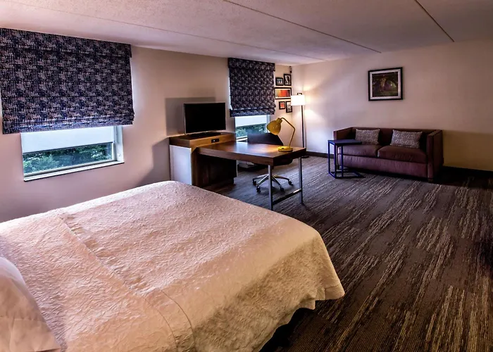 Hampton Inn & Suites Staten Island