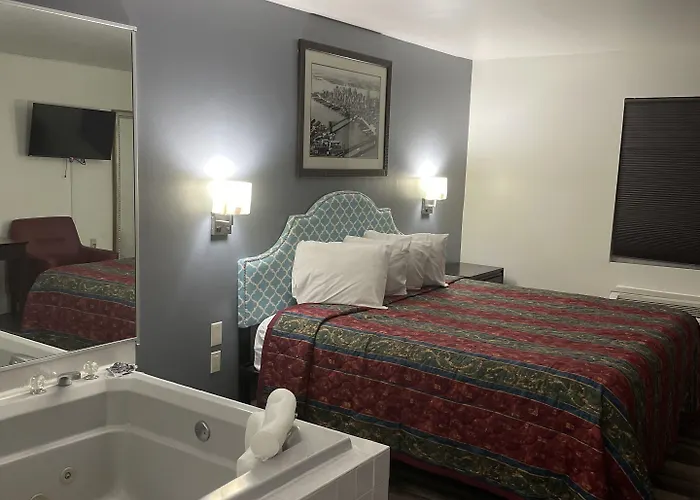 Greenwoods Inn & Suites